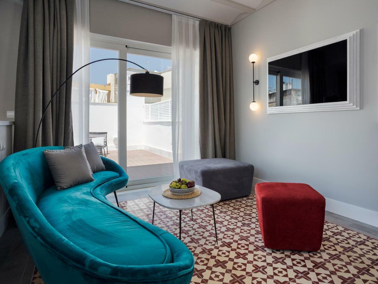 Apartamentos One Shot Conde De Torrejon Seville Exterior photo